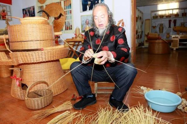 非物质文化遗产杨进邦(杨进邦非遗传承人是谁)-第3张图片-八三百科 非物质文化遗产杨进邦(杨进邦非遗传承人是谁)-第3张图片-八三百科