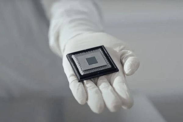 量子计算技术展示图片(量子芯片原型实物图长什么样的?)-第2张图片-八三百科 量子计算技术展示图片(量子芯片原型实物图长什么样的?)-第2张图片-八三百科