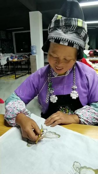 苗族非物质文化遗产(苗族非遗技艺初学者怎么学)-第1张图片-八三百科 苗族非物质文化遗产(苗族非遗技艺初学者怎么学)-第1张图片-八三百科