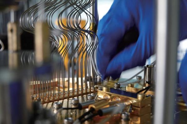 超导量子计算机用稀释制冷剂军事（超导量子机稀释制冷剂军规用途科普）-第1张图片-八三百科