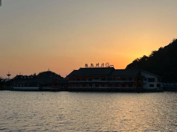 湖边非物质文化遗产(湖边非遗体验游最值得去的地方在哪)-第3张图片-八三百科 湖边非物质文化遗产(湖边非遗体验游最值得去的地方在哪)-第3张图片-八三百科