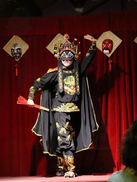 非物质文化遗产中国川剧(川剧变脸是怎么变出来的)-第2张图片-八三百科 非物质文化遗产中国川剧(川剧变脸是怎么变出来的)-第2张图片-八三百科