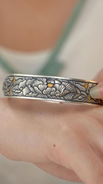 非物质文化遗产银饰(非遗银饰有哪些款式适合日常佩戴)-第3张图片-八三百科 非物质文化遗产银饰(非遗银饰有哪些款式适合日常佩戴)-第3张图片-八三百科