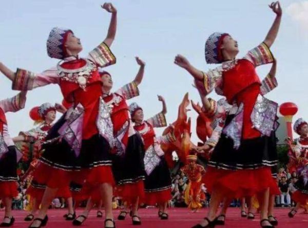 酉阳著名非物质文化遗产（酉阳非遗有哪些—土家摆手舞为何能火出圈）-第2张图片-八三百科