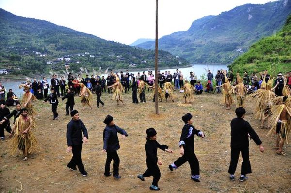 酉阳著名非物质文化遗产（酉阳非遗有哪些—土家摆手舞为何能火出圈）-第3张图片-八三百科