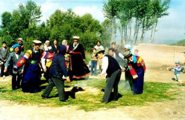 非物质文化遗产安召舞曲（安召舞曲教学入门详解）-第2张图片-八三百科