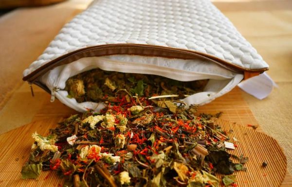 药枕非物质文化遗产（非遗药枕有什么功效和禁忌）-第1张图片-八三百科