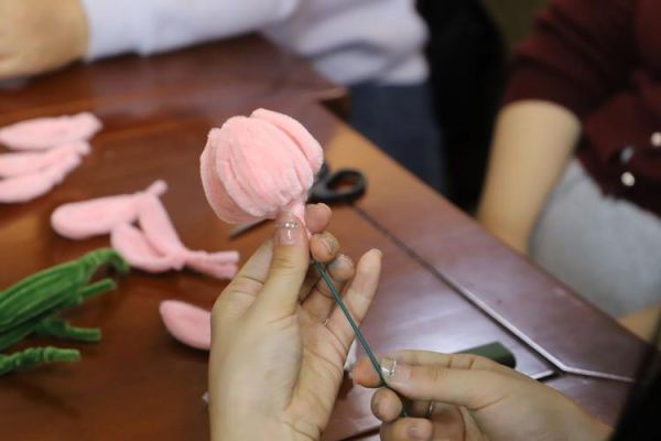 女生非物质文化遗产（女生适合学的非遗手艺有哪些）-第1张图片-八三百科