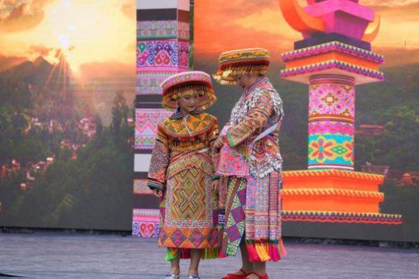 非物质文化遗产昌宁(昌宁苗族服饰制作工艺有哪些入门步骤)-第3张图片-八三百科 非物质文化遗产昌宁(昌宁苗族服饰制作工艺有哪些入门步骤)-第3张图片-八三百科