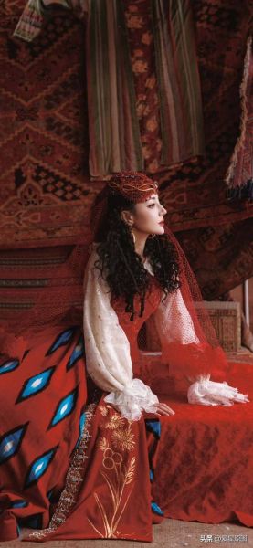 热巴非物质文化遗产照片（热巴舞非遗照片高清合集在哪找？答案：国家非遗数字博物馆、新华社图库、西藏文旅微博。）-第2张图片-八三百科