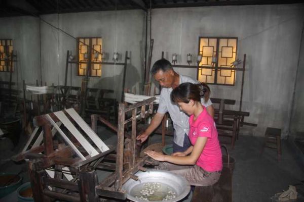 非物质文化遗产蚕茧（蚕茧制作蚕丝被全过程手工教学）-第2张图片-八三百科